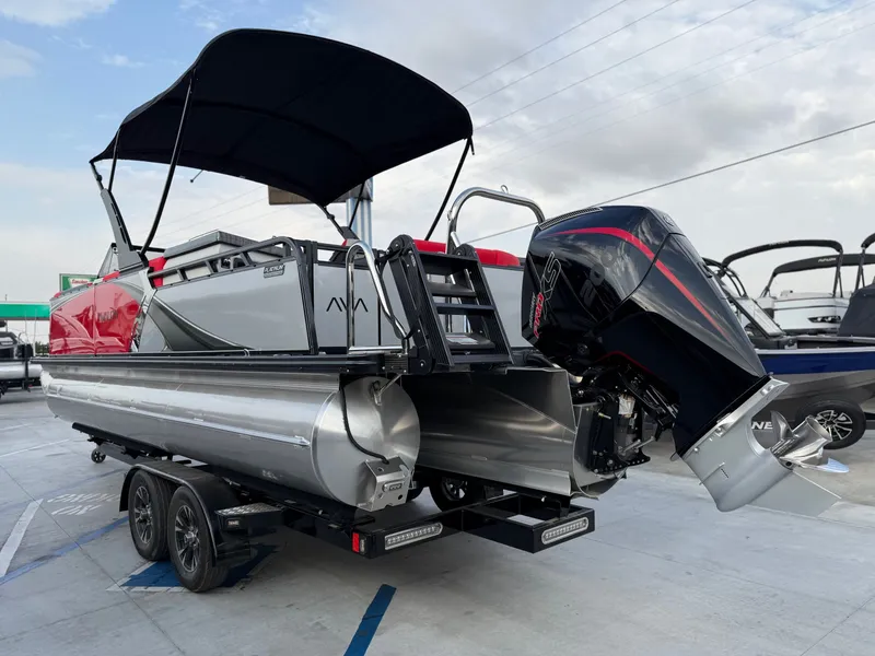 Slide: The Image of Avalon LSZ Platinum Elite Windshield w/ 200HP Pro XS Mercury! 2026 - 9