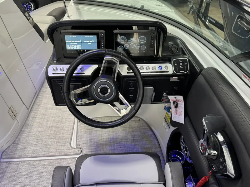 Slide: The Image of Crownline Boats 260 SS 2026 - 12