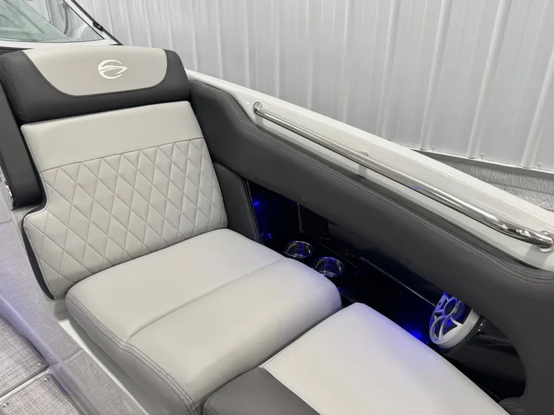 Slide: The Image of Crownline Boats 260 SS 2026 - 14