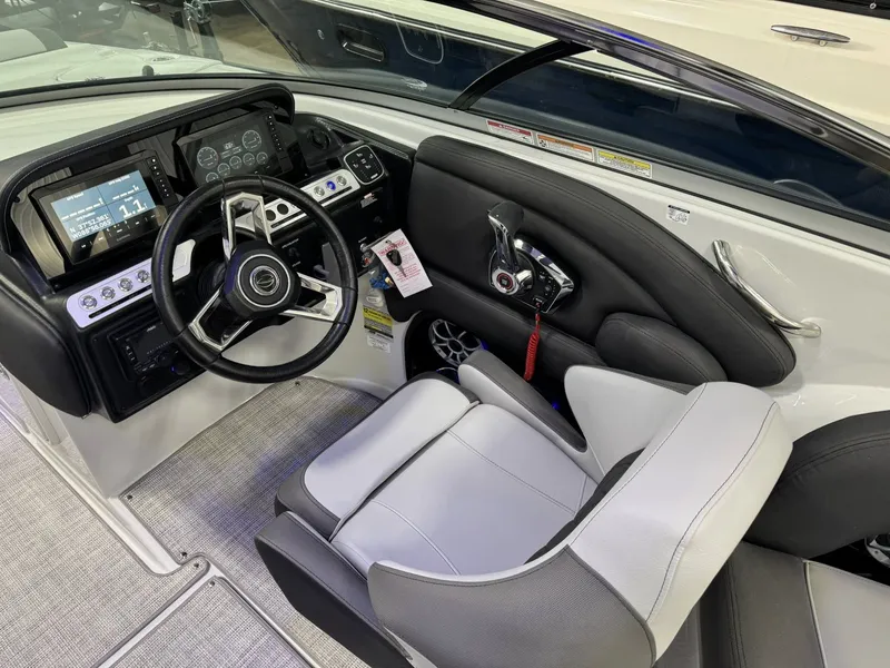 Slide: The Image of Crownline Boats 260 SS 2026 - 15