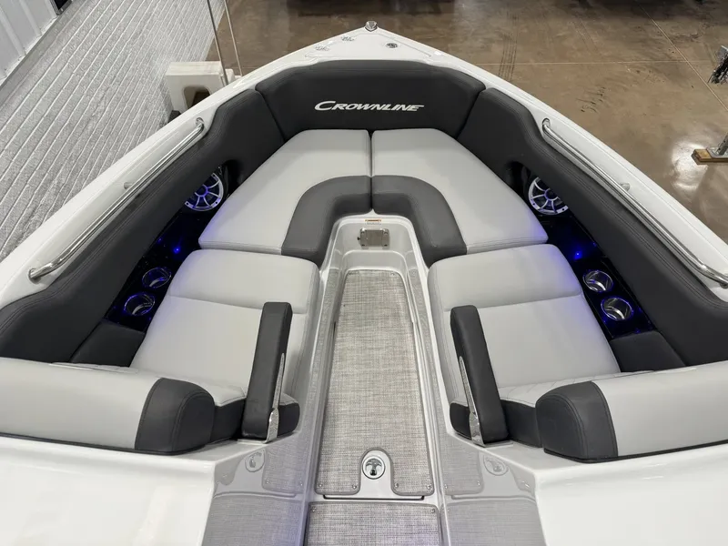Slide: The Image of Crownline Boats 260 SS 2026 - 21