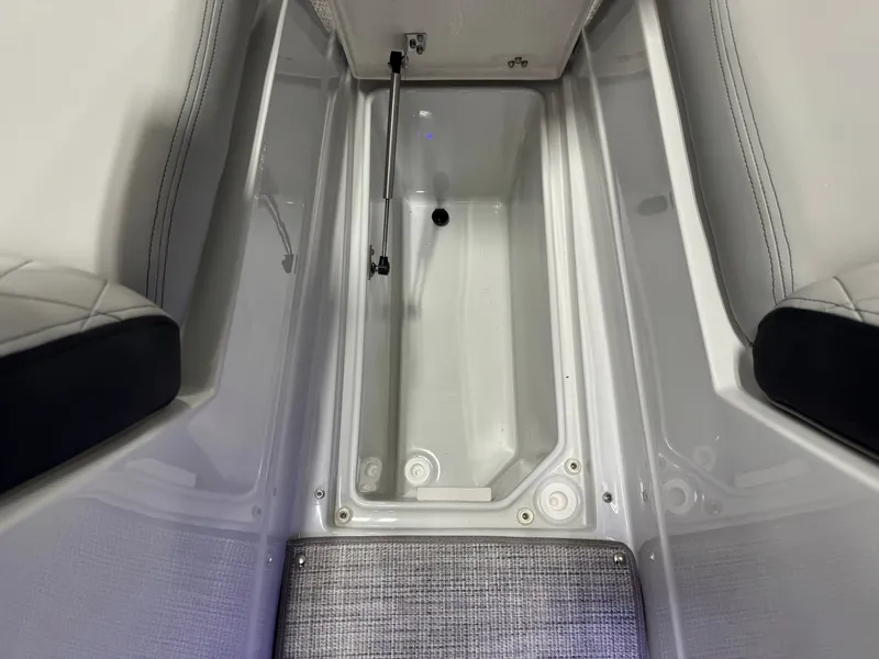 Slide: The Image of Crownline Boats 260 SS 2026 - 22