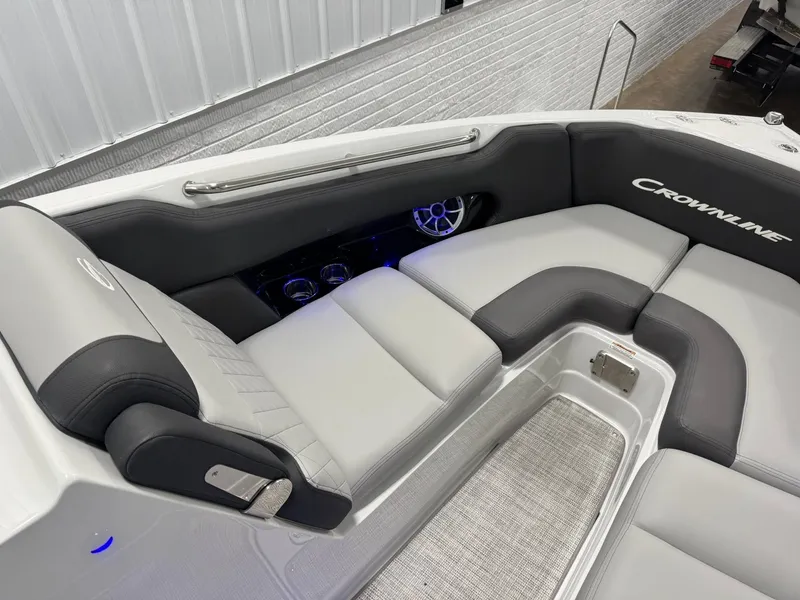 Slide: The Image of Crownline Boats 260 SS 2026 - 23