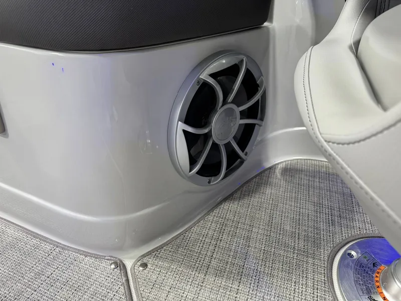 Slide: The Image of Crownline Boats 260 SS 2026 - 30