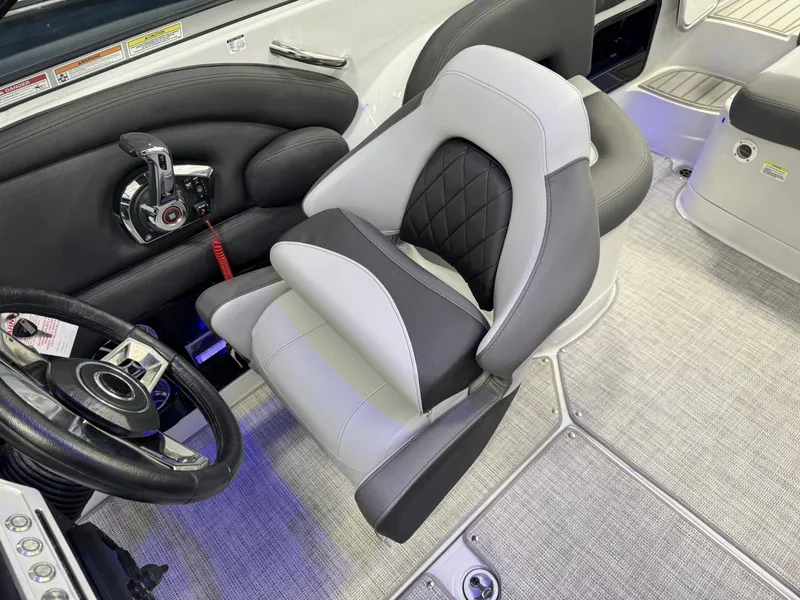 Slide: The Image of Crownline Boats 260 SS 2026 - 4