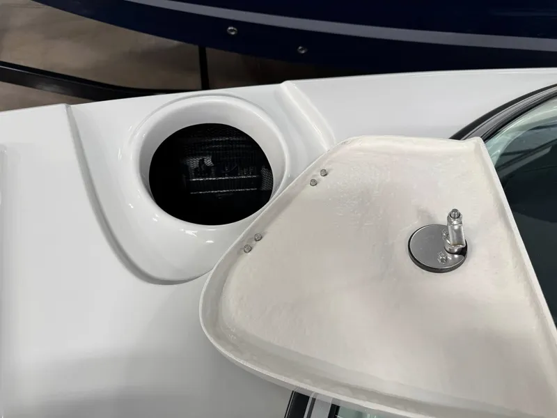 Slide: The Image of Crownline Boats 260 SS 2026 - 6