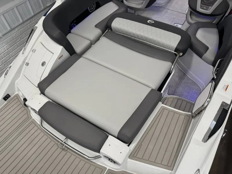 Slide: The Image of Crownline Boats 260 SS 2026 - 8