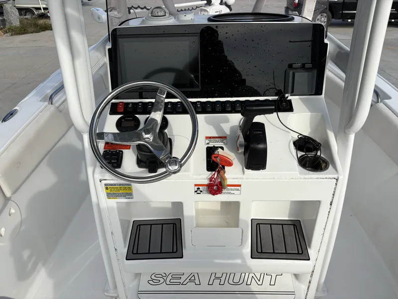 Slide: The Image of Sea Hunt Ultra 219 2021 - 4