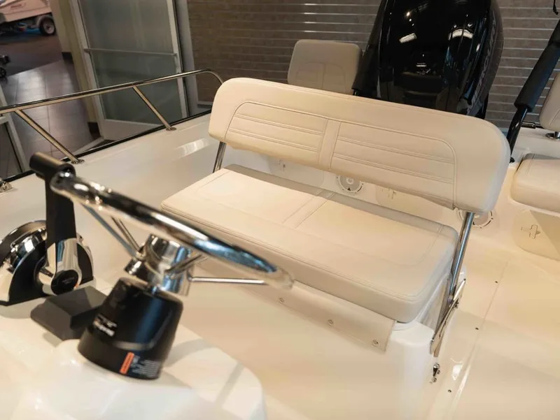 Slide: The Image of Boston Whaler 170 Montauk 2026 - 11
