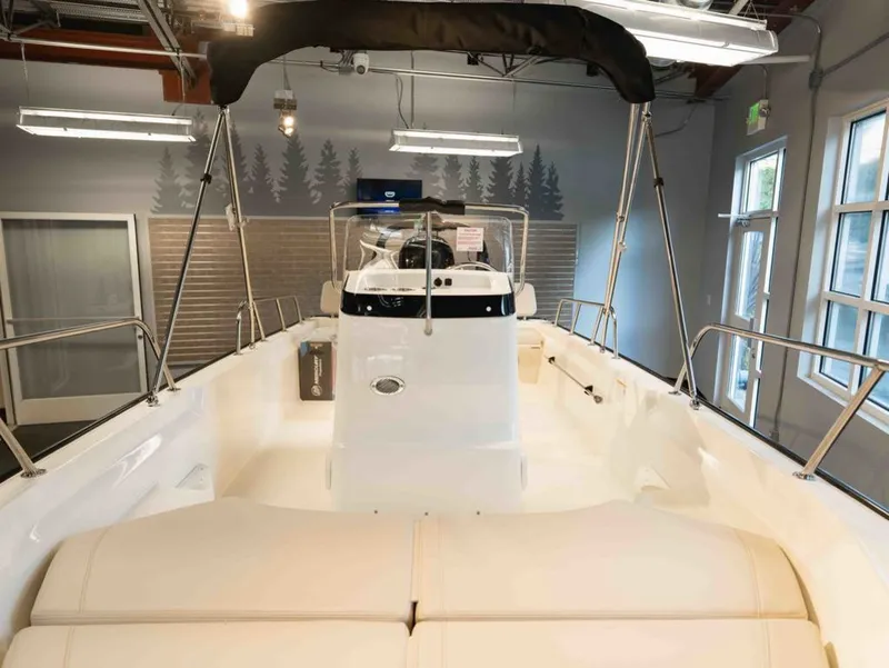 Slide: The Image of Boston Whaler 170 Montauk 2026 - 4