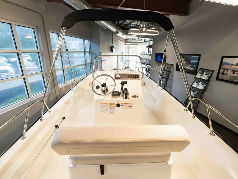 Slide: The Image of Boston Whaler 170 Montauk 2026 - 6