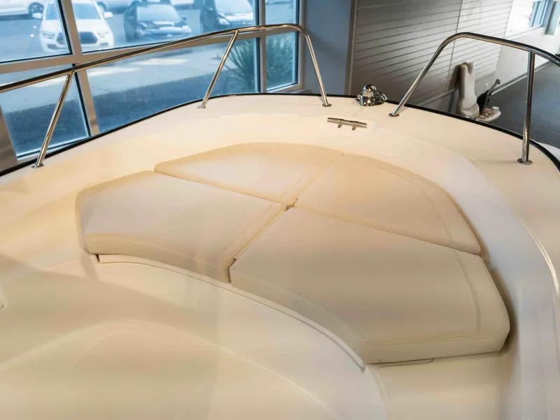 Slide: The Image of Boston Whaler 170 Montauk 2026 - 9