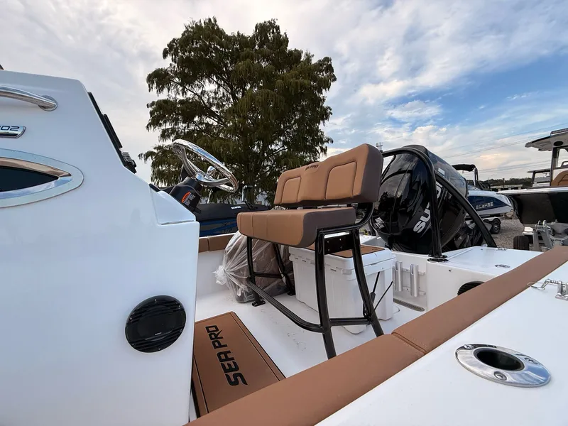 Slide: The Image of Sea Pro 202 Center Console 2025 - 16