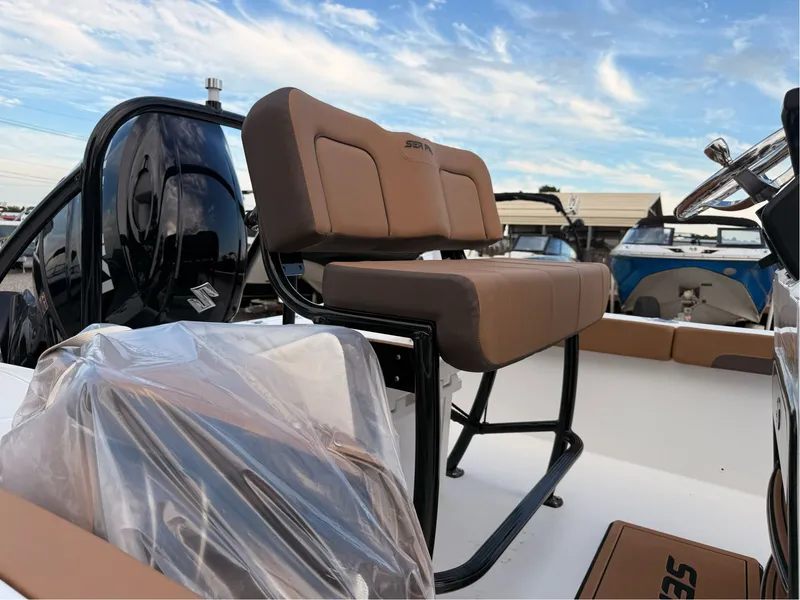 Slide: The Image of Sea Pro 202 Center Console 2025 - 6