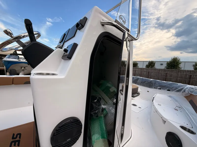 Slide: The Image of Sea Pro 202 Center Console 2025 - 9