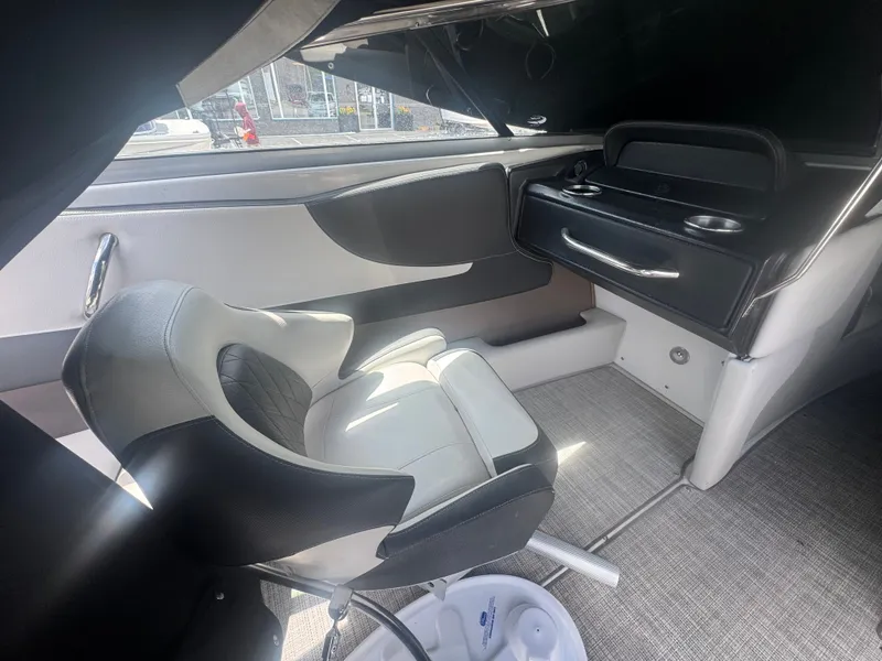 Slide: The Image of Crownline Boats 240 SS 2023 - 7