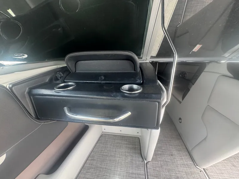 Slide: The Image of Crownline Boats 240 SS 2023 - 8