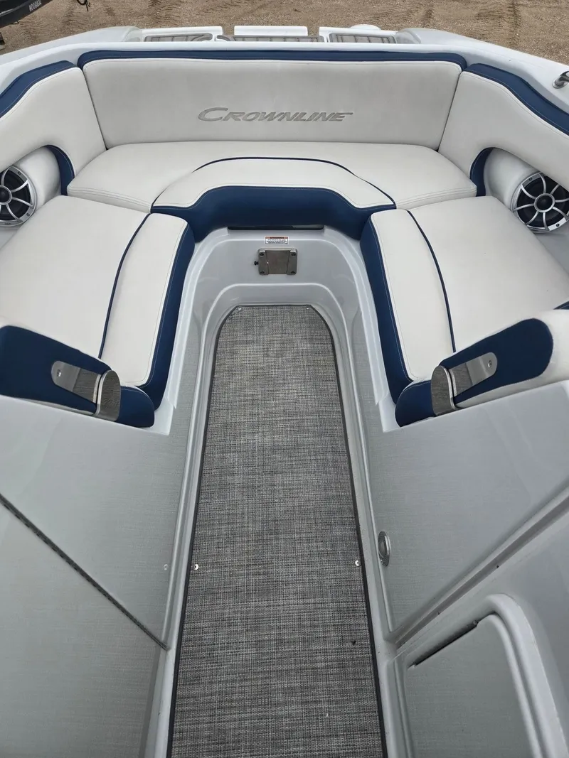 Slide: The Image of Crownline Boats Eclipse E235 2023 - 13