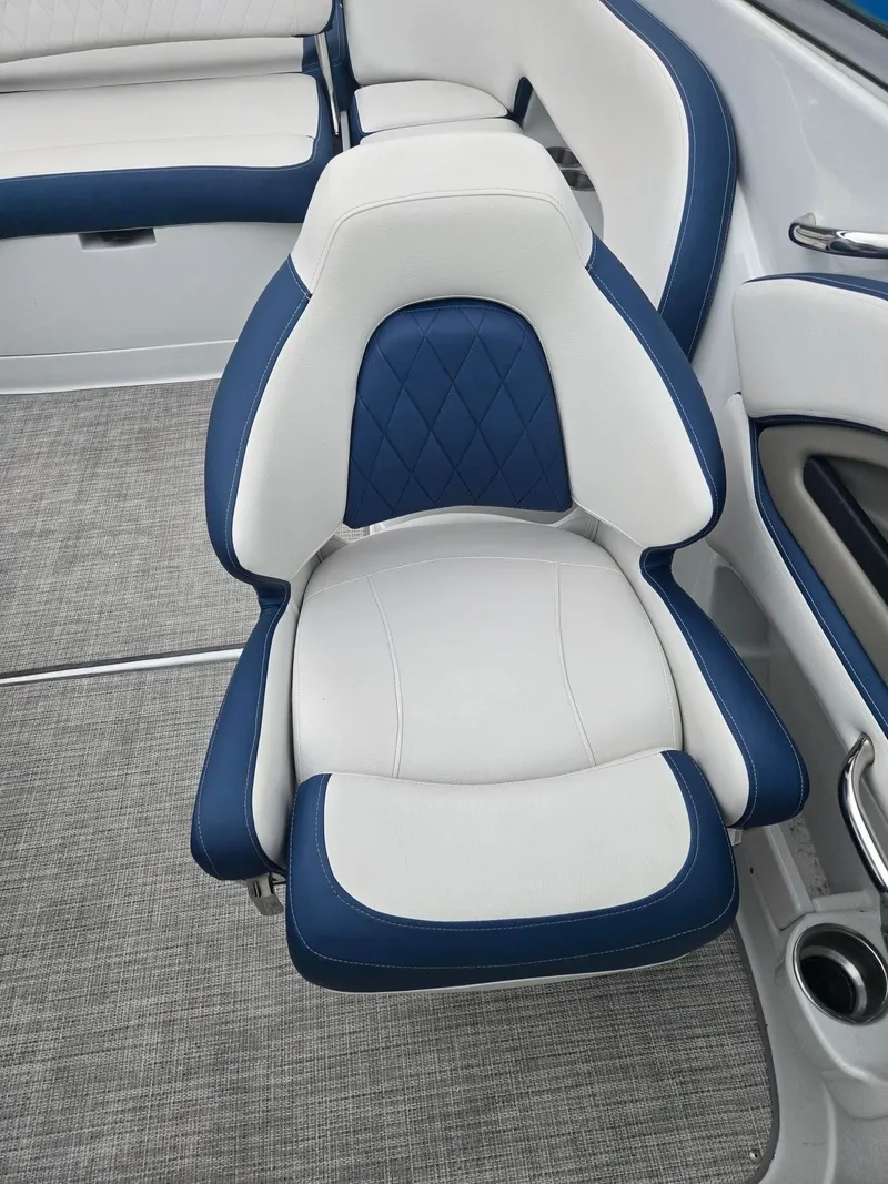 Slide: The Image of Crownline Boats Eclipse E235 2023 - 18