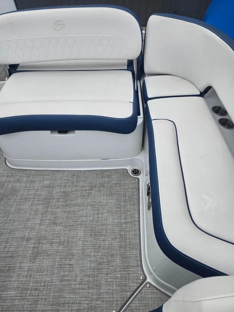 Slide: The Image of Crownline Boats Eclipse E235 2023 - 20