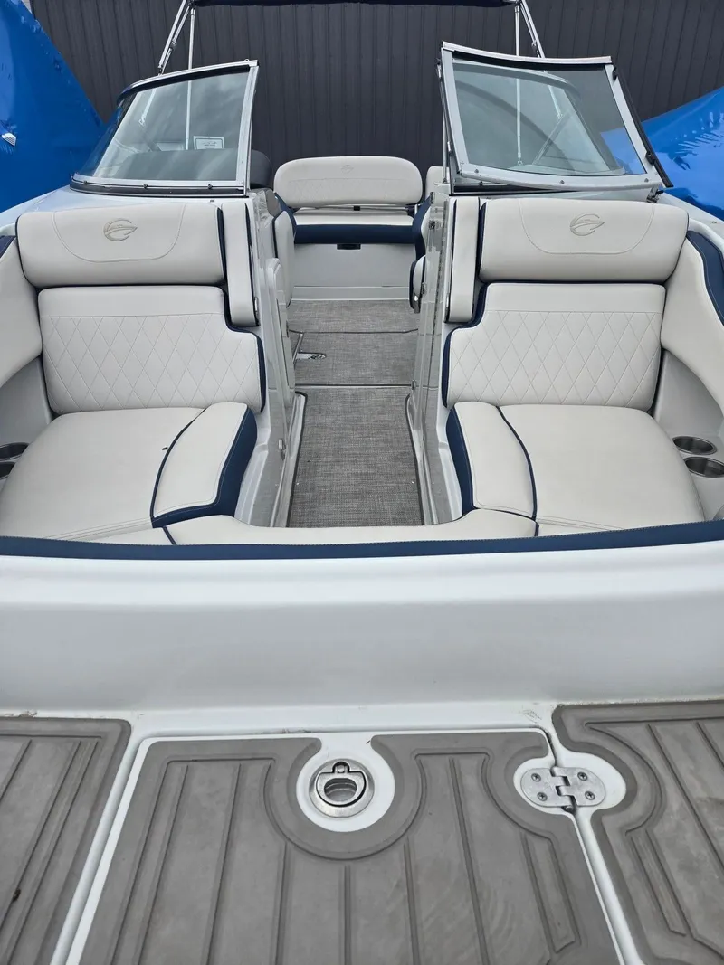 Slide: The Image of Crownline Boats Eclipse E235 2023 - 5