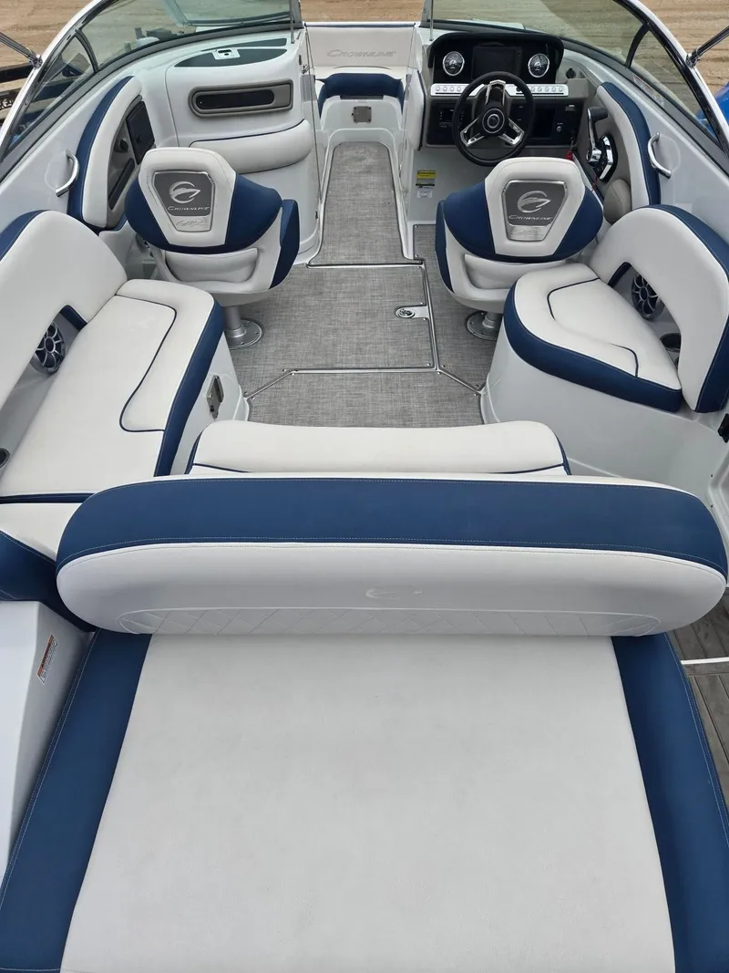 Slide: The Image of Crownline Boats Eclipse E235 2023 - 6