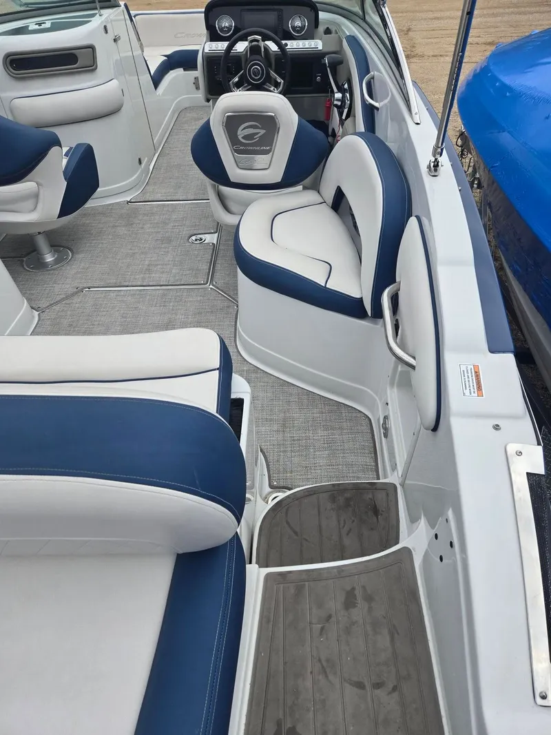 Slide: The Image of Crownline Boats Eclipse E235 2023 - 8