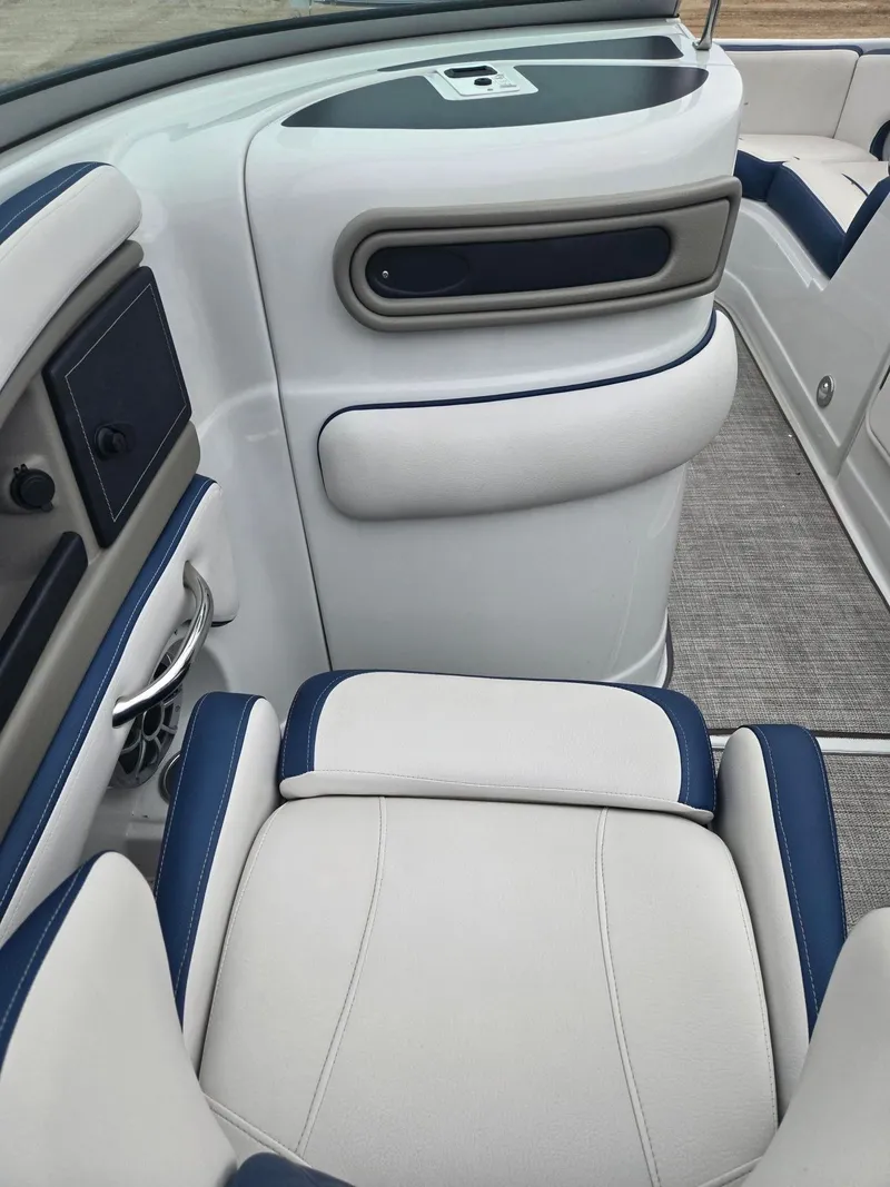 Slide: The Image of Crownline Boats Eclipse E235 2023 - 9