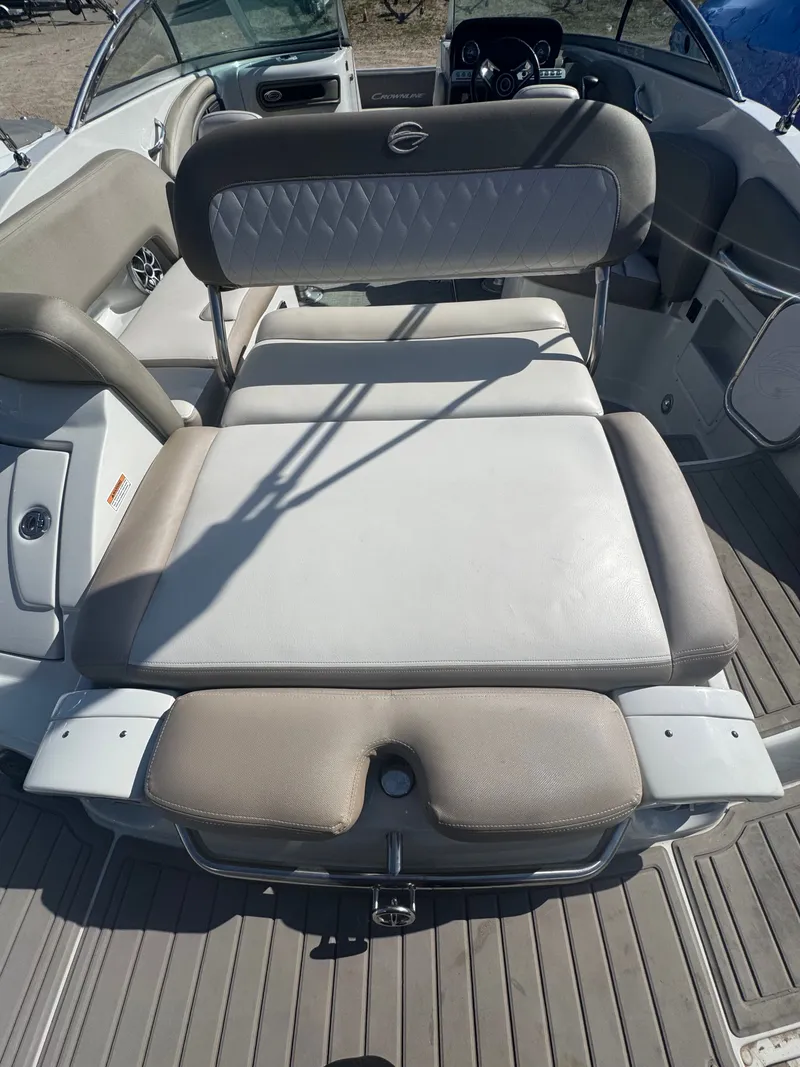 Slide: The Image of Crownline Boats Eclipse E235 2023 - 15