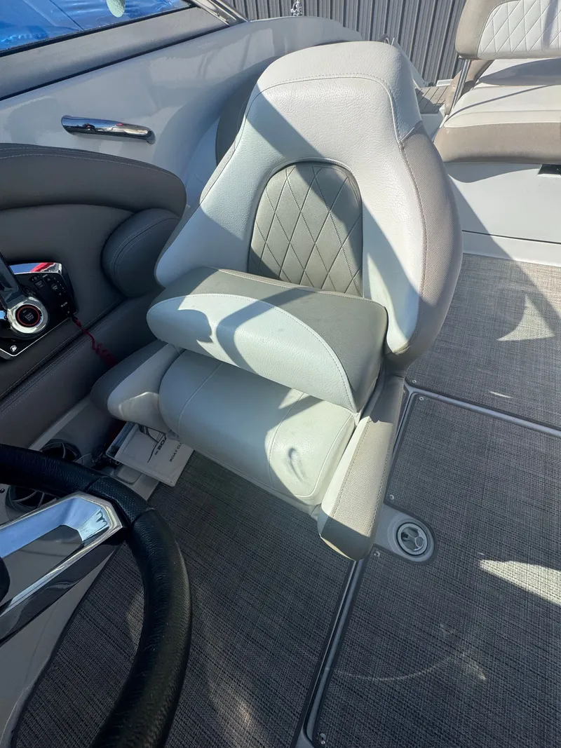 Slide: The Image of Crownline Boats Eclipse E235 2023 - 7