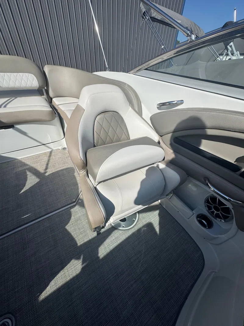 Slide: The Image of Crownline Boats Eclipse E235 2023 - 8