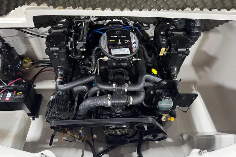 Slide: The Image of 2009 Tahoe Q5i engine compartment with MerCruiser 4.3L V6 engine. - 13