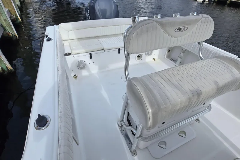 Slide: The Image of 2008 Sea Hunt Ultra 232 boat seat with white upholstery and logo. - 12