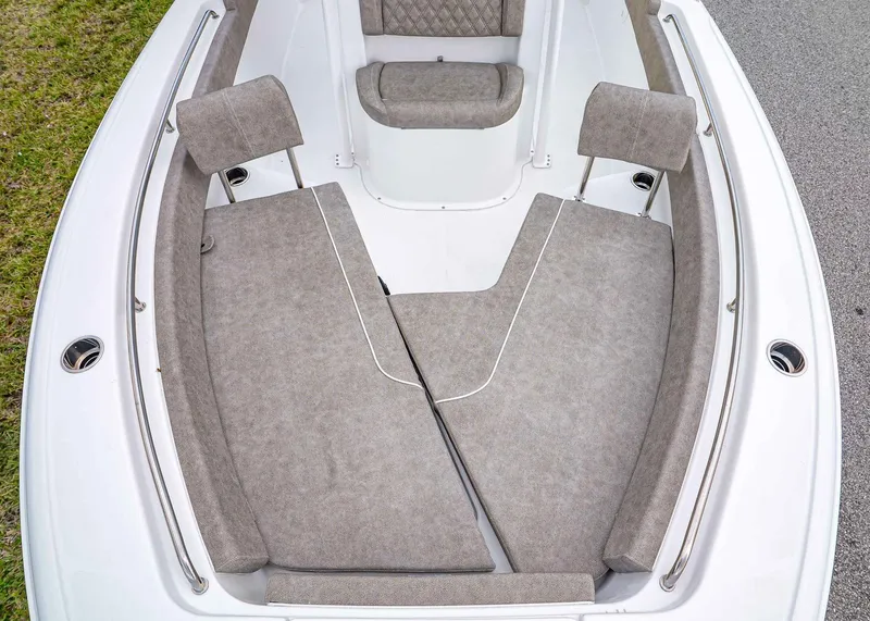 Slide: The Image of Sea Hunt Ultra 229 2026 - 18