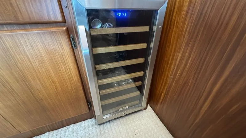 Slide: The Image of Salon entertainment bar - 45