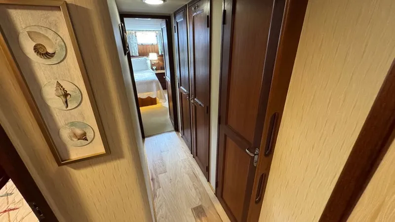 Slide: The Image of Hatteras 54 Motor Yacht 1986 - 68