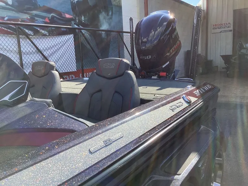 Slide: The Image of Skeeter FX21 Limited Edition 2018 - 27