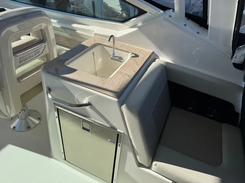 Slide: The Image of Boston Whaler 280 Vantage 2023 - 24