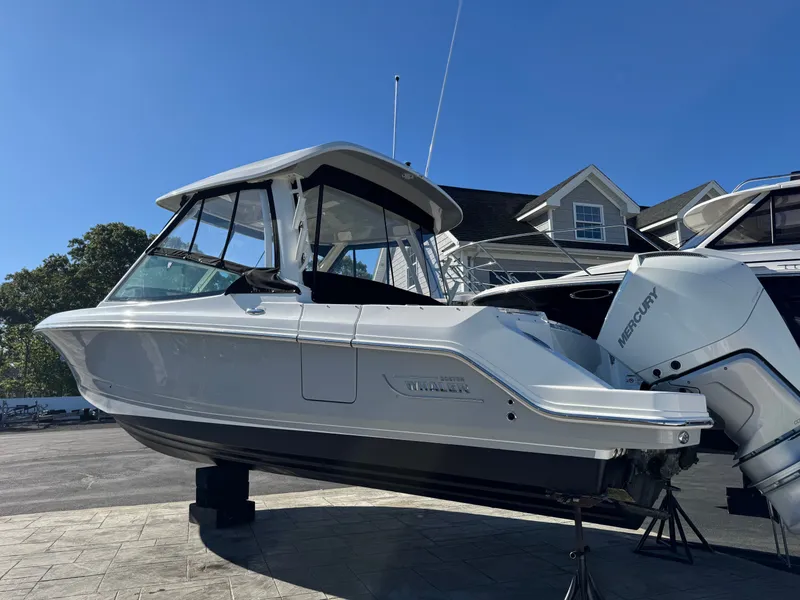 Slide: The Image of Boston Whaler 280 Vantage 2023 - 3