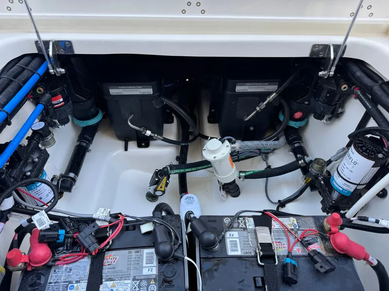 Slide: The Image of Boston Whaler 280 Vantage 2023 - 39