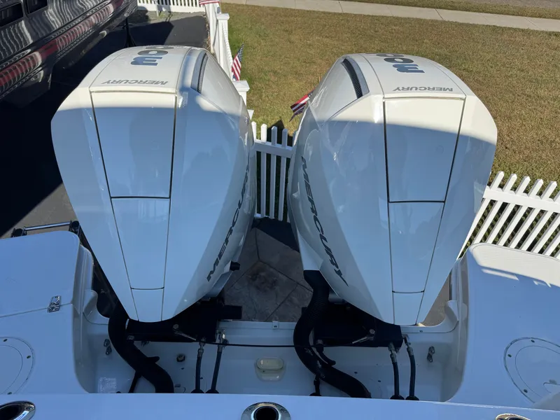 Slide: The Image of Boston Whaler 280 Vantage 2023 - 40