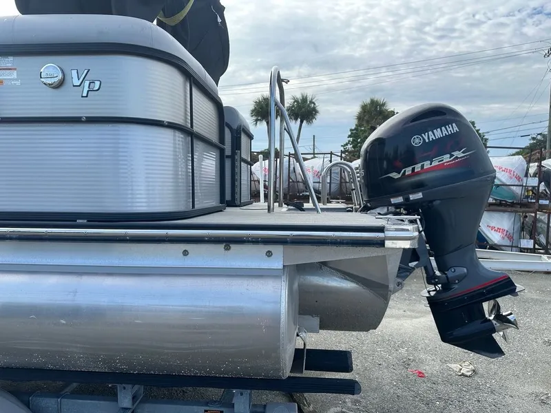 Slide: The Image of Manitou 21 Oasis RF VP II 2022 - 3