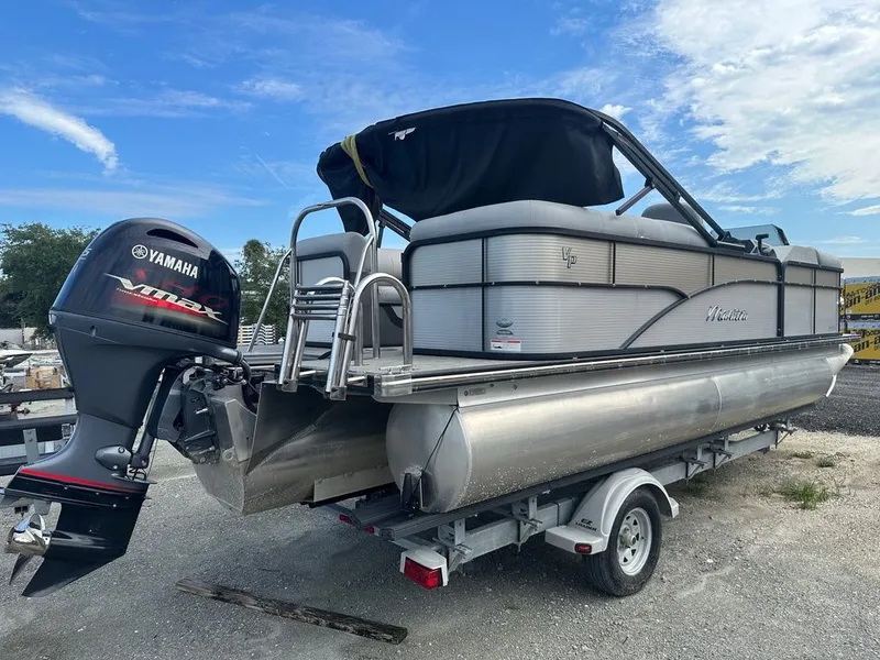 Slide: The Image of Manitou 21 Oasis RF VP II 2022 - 6