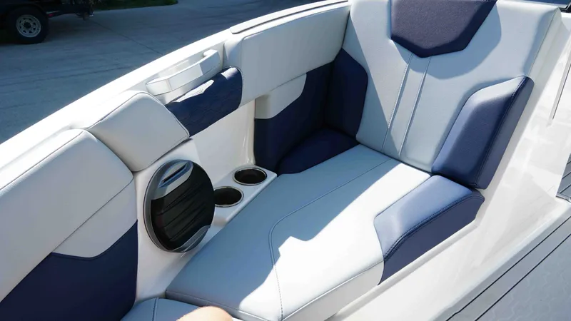 Slide: The Image of MasterCraft XT23 2026 - 21