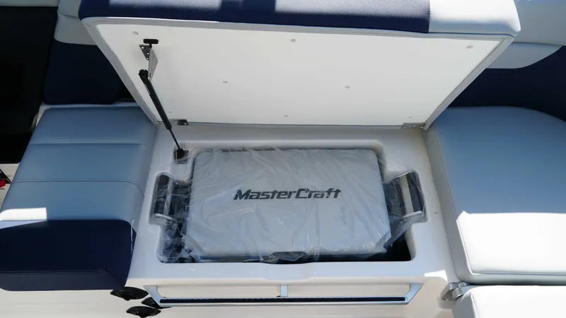 Slide: The Image of MasterCraft XT23 2026 - 36