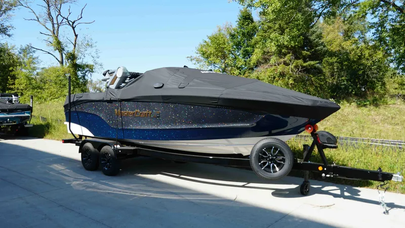 Slide: The Image of MasterCraft XT23 2026 - 38