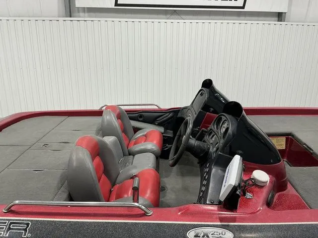 Slide: The Image of Skeeter ZX250 2005 - 9