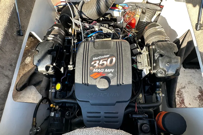 Slide: The Image of Engine of a 2005 Sea Ray 220 Select with MerCruiser 350 MAG MPI. - 16