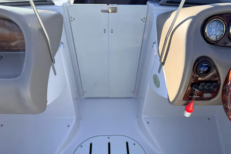 Slide: The Image of 2004 Four Winns 210 Horizon boat dashboard with gauges and controls. - 18