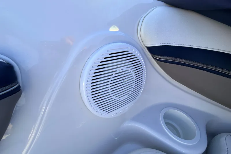 Slide: The Image of Speaker and cup holder on 2004 Four Winns 210 Horizon boat interior. - 21